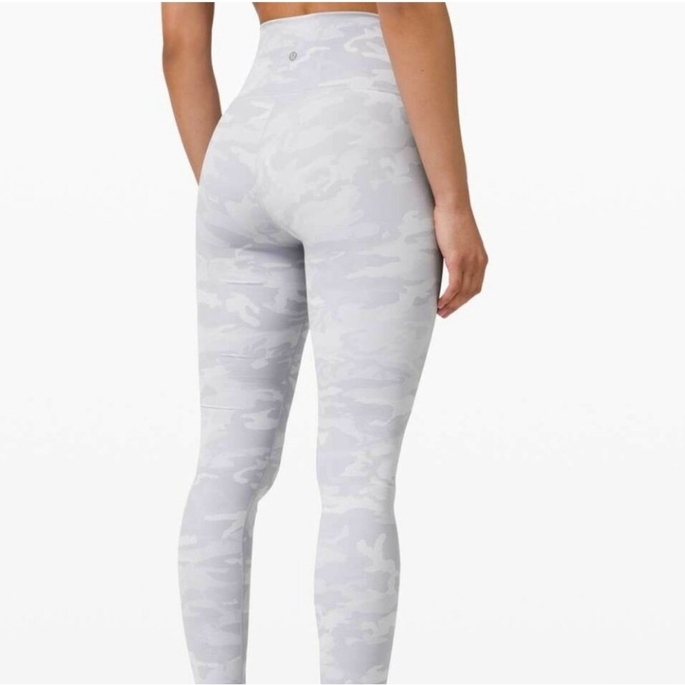 Lululemon Wunder Under High-Rise
Tight 25" Camo Jacquard Alpine White